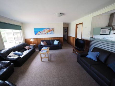 27 Beach Parade Sandy Point - Accommodation Sunshine Coast 2