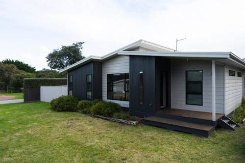 34 Ash Avenue Sandy Point - Accommodation Sunshine Coast 3