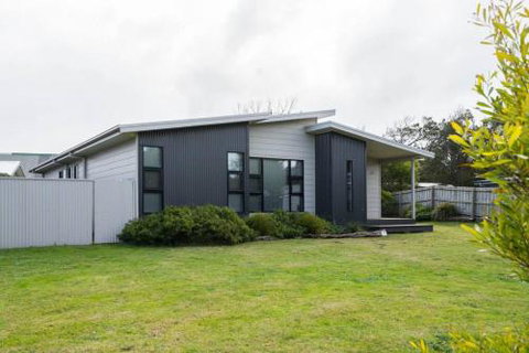 34 Ash Avenue Sandy Point - Accommodation Sunshine Coast 0