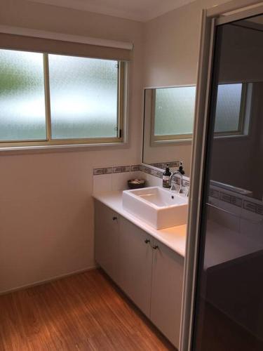 1 Tecoma Avenue Sandy Point - Accommodation Sunshine Coast 3