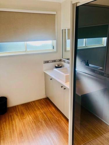 1 Tecoma Avenue Sandy Point - Accommodation Sunshine Coast 2