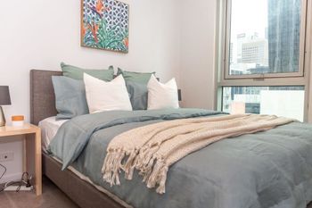 Melbourne City Apartment With Parking - Accommodation Sunshine Coast 2
