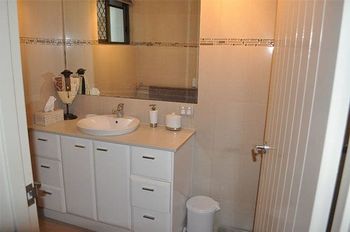 Huntington Apt 3 - Accommodation Sunshine Coast 3