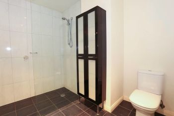 2 Beds 2 Baths FREE Car Park. Behind State Library - Accommodation Sunshine Coast 3