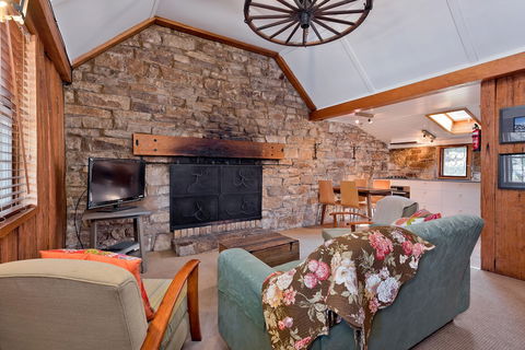 Crackenback Cottage 1884 - Accommodation Sunshine Coast 3