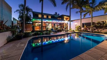 Shute Thru - Accommodation Sunshine Coast 0