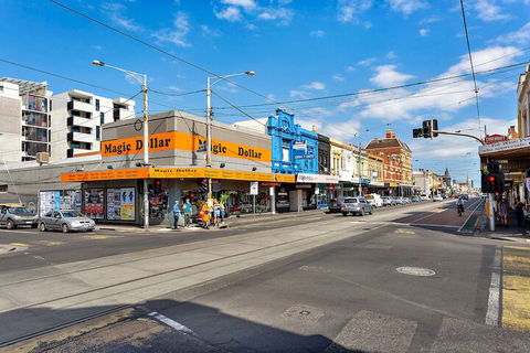 BRUNSWICK Stylish Space With Parking + Netflix - Accommodation Sunshine Coast 4