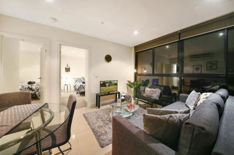 A Cozy 2BR CBD Apartment Near Bourke St. Mall - Accommodation Sunshine Coast 0