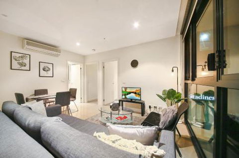 A Cozy 2BR CBD Apartment Near Bourke St. Mall - Accommodation Sunshine Coast 2
