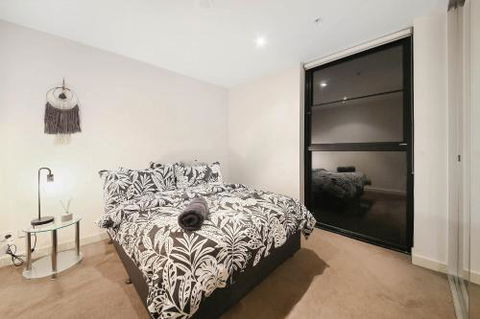 A Cozy 2BR CBD Apartment Near Bourke St. Mall - Accommodation Sunshine Coast 3