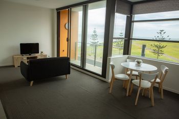 Watt Street 1 BR Apartment W Ocean Views - Accommodation Sunshine Coast 0