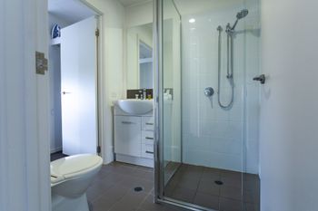 Watt Street 1 BR Apartment W Ocean Views - Accommodation Sunshine Coast 2