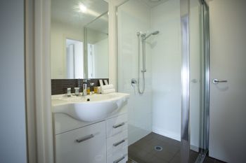 Watt Street 1 BR Apartment W Ocean Views - Accommodation Sunshine Coast 1