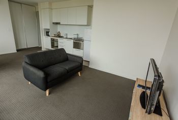 Watt Street 1 BR Apartment W Ocean Views - Accommodation Sunshine Coast 5