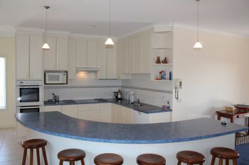 Redrocks Retreat - Accommodation Sunshine Coast 2