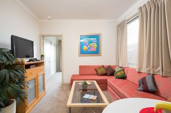 The Executive B & B - Accommodation Sunshine Coast 0