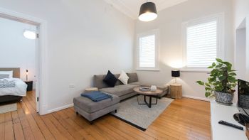 Spacious One Bedroom Heart Of Potts Point H333 - Accommodation Sunshine Coast 2