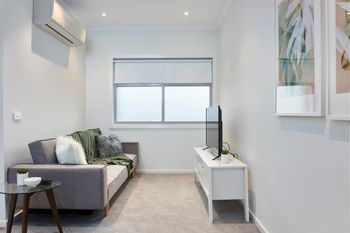 Open & Flowy 1 Bedroom Apartment In Chadstone - Accommodation Sunshine Coast 0