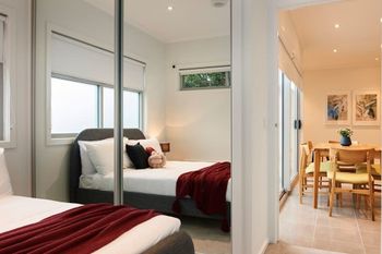 Open & Flowy 1 Bedroom Apartment In Chadstone - Accommodation Sunshine Coast 4