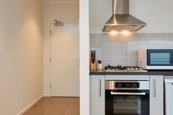 Open & Flowy 1 Bedroom Apartment In Chadstone - Accommodation Sunshine Coast 1