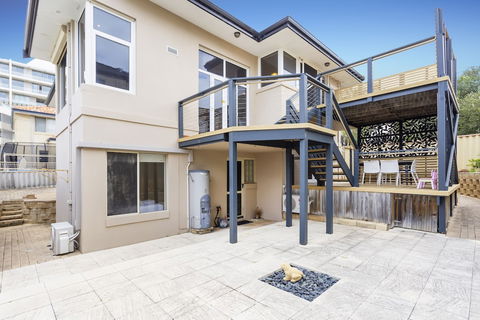 Scarborough Seaview Loft - Accommodation Sunshine Coast 0