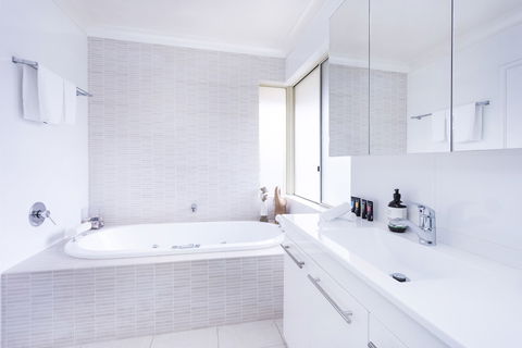 Scarborough Seaview Loft - Accommodation Sunshine Coast 4