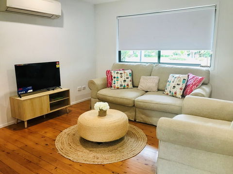 Coastal Cottage - Cannonvale - Accommodation Sunshine Coast 6