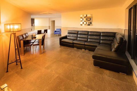 Nautilos On The Harbour - Accommodation Sunshine Coast 2