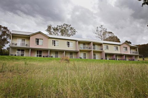 BATHURST GOLDFIELDS MOTEL On MOUNT PANORAMA - Accommodation Sunshine Coast 1