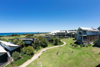 Caves Beachside Hotel - Accommodation Sunshine Coast 1