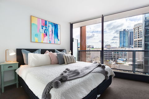 Ella, 1BDR Melbourne Apartment - Accommodation Sunshine Coast 3