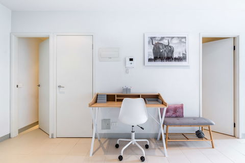 Ella, 1BDR Melbourne Apartment - Accommodation Sunshine Coast 5
