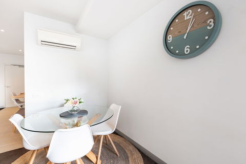 Ella, 1BDR Melbourne Apartment - Accommodation Sunshine Coast 4