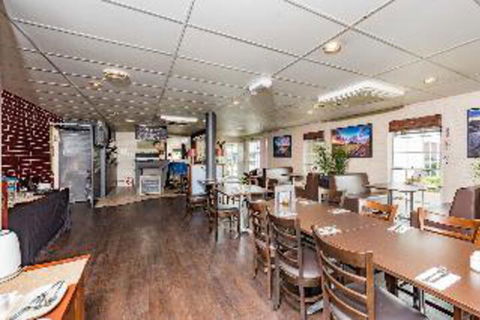 Alexandra Inn - Accommodation Sunshine Coast 0