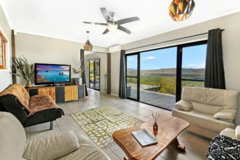 Eagles Loft - Accommodation Sunshine Coast 0