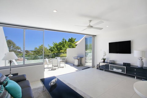 No 1 In Hastings Street - Accommodation Sunshine Coast 3