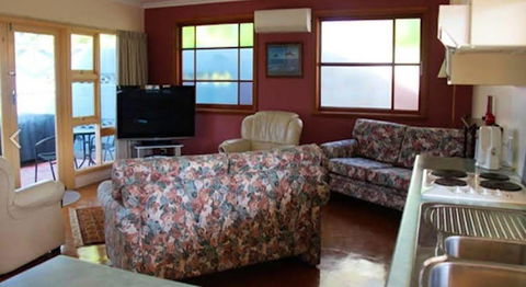 Anchlia Waterfront Cottage - Accommodation Sunshine Coast 1