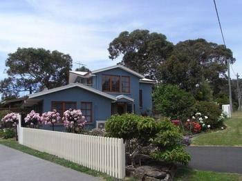Anchlia Waterfront Cottage - Accommodation Sunshine Coast 0