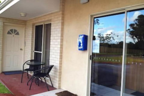 Harbourside Motel - Accommodation Sunshine Coast 1