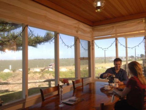 Vue De M Bed & Breakfast - Accommodation Sunshine Coast 3