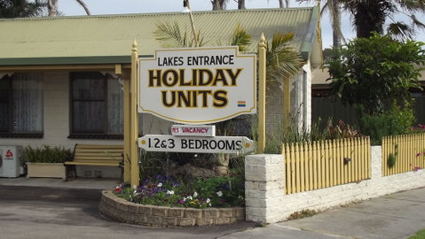 Lakes Entrance Holiday Units - Accommodation Sunshine Coast 3