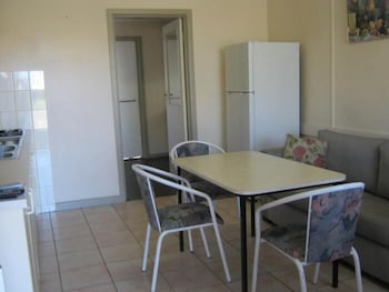 Lakes Entrance Holiday Units - Accommodation Sunshine Coast 5