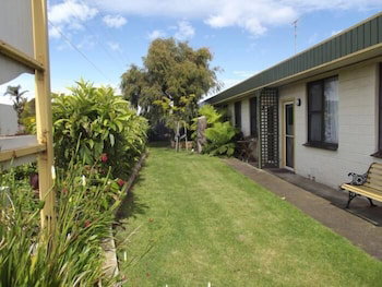 Lakes Entrance Holiday Units - Accommodation Sunshine Coast 1