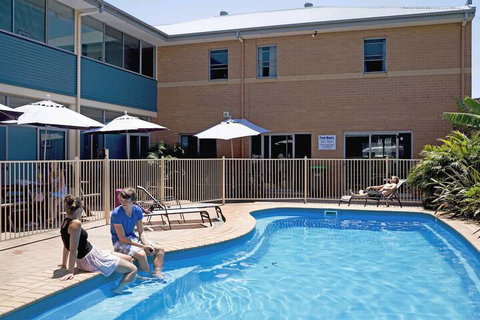 Coffs Harbour YHA Hostel / Backpackers - Accommodation Sunshine Coast 1