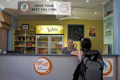 Coffs Harbour YHA Hostel / Backpackers - Accommodation Sunshine Coast 6