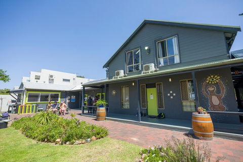 Dunsborough Beachouse YHA Hostel - Accommodation Sunshine Coast 0