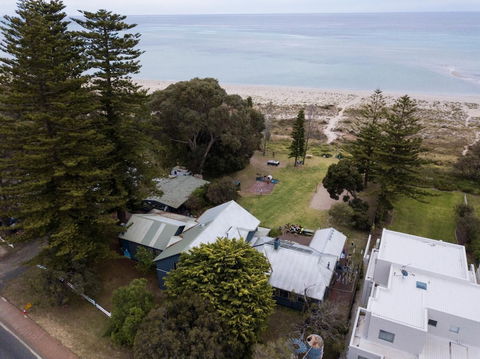 Dunsborough Beachouse YHA Hostel - Accommodation Sunshine Coast 2