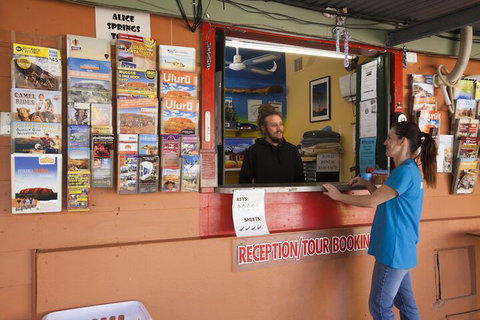 Alice Lodge Backpackers - Accommodation Sunshine Coast 4