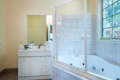 Arnica Views - Accommodation Sunshine Coast 6