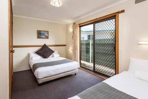 Lakes Jakaranda Holiday Units - Accommodation Sunshine Coast 5